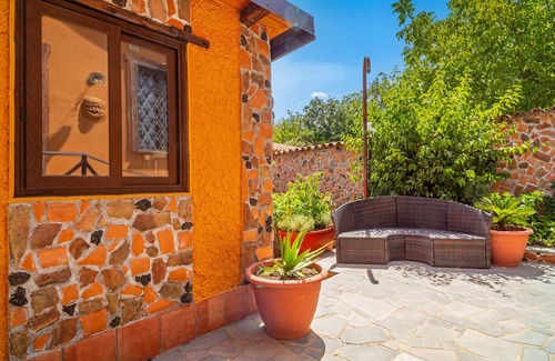 Belpasso Apartment | Apartment 'Etna Family' with Sea View, Wi-Fi and Air Conditioning