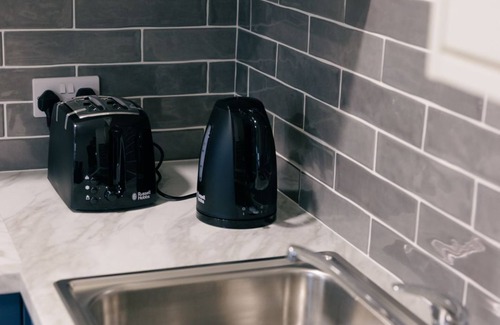 Londonderry Apartment | Apartment-Exlusive-Private Bathroom-1 Bedroom 2