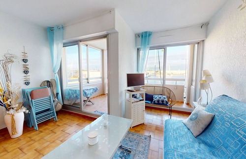 Le Port Apartment | Apartment for 4 with boats view