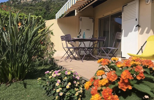 Le Lavandou Apartment | Apartment facing south T2 ground floor with swimming pool