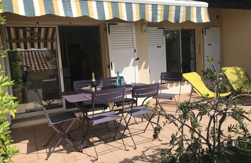 Le Lavandou Apartment | Apartment facing south T2 ground floor with swimming pool