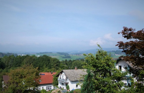 Hauzenberg Apartment | Apartment 'Familie Graml' with Mountain View, Shared Garden and Wi-Fi