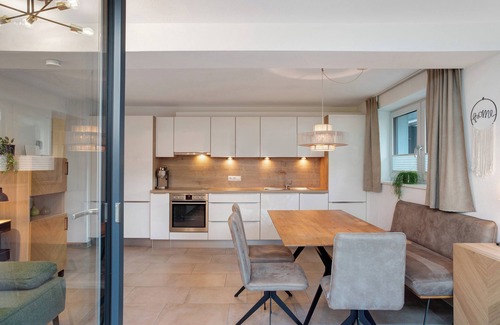 Volders Apartment | Apartment 'Familiengarten' with Mountain View, Private Terrace and Wi-Fi