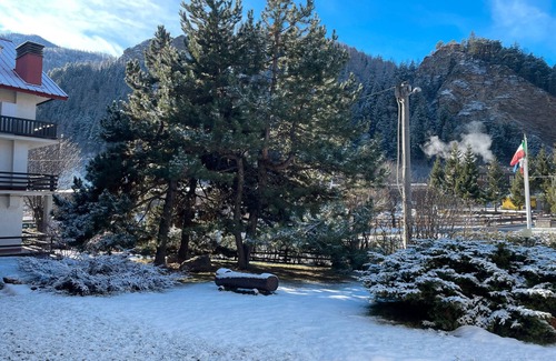 Bardonecchia Apartment | Apartment 'Fantastica Bardo' with Mountain View, Private Terrace and Wi-Fi