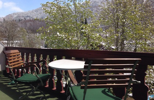 Hohenaschau im Chiemgau Apartment | Apartment 'Ferienwohnung Im Burghotel' with Mountain View, Balcony and Wi-Fi