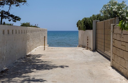 Granelli Apartment | Apartment "Fenicottero Rosa" with Private Terrace & Wi-Fi