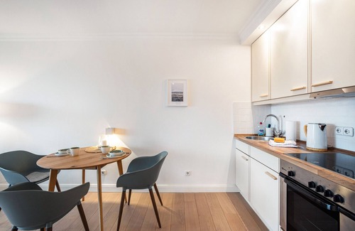 Alt-Travemunde/Ronnau Apartment | Apartment 'Ferienwohnung Waves' with Sea View, Balcony and Wi-Fi