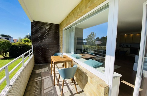 Alt-Travemunde/Ronnau Apartment | Apartment 'Ferienwohnung Waves' with Sea View, Balcony and Wi-Fi