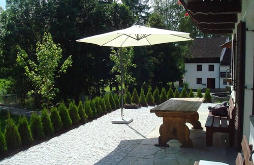 Aicha vorm Wald Apartment | Apartment 'Ferienwohnungen Memminger' with Private Terrace and Wi-Fi