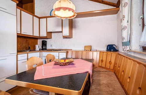 Waggershausen Apartment | Apartment 'Ferienwohnung 10' with Shared Terrace and Shared Garden