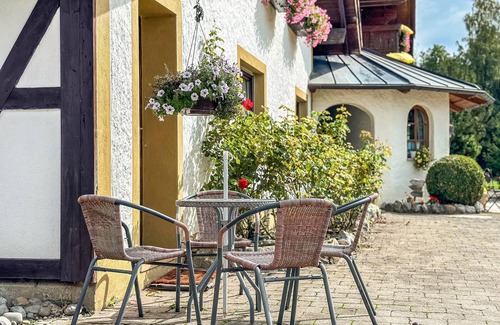 Waggershausen Apartment | Apartment 'Ferienwohnung 10' with Shared Terrace and Shared Garden
