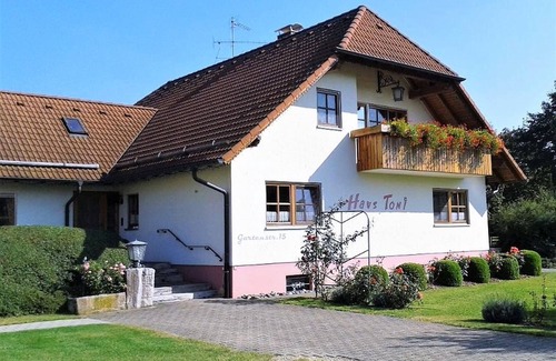 Hohenstein Apartment | Apartment 'Ferienhaus Toni Rosenstube' with Private Terrace, Shared Garden and Wi-Fi