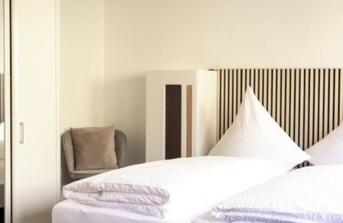 Sasbachwalden Apartment | Apartment 'Ferienwohnung Nr 2' with Shared Garden, Wi-Fi and Air Conditioning