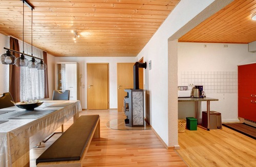 Offenhausen Apartment | Apartment 'Ferienwohnung Annette' with Shared Terrace and Wi-Fi
