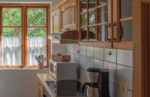 Nordstrand Apartment | Apartment 'Ferienwohnung Eiderente' with Shared Terrace, Shared Garden and Wi-Fi