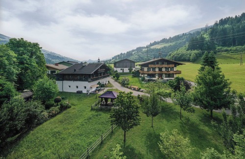 Taxenbach Apartment | Apartment 'Ferienwohnung 5' with Mountain View, Balcony & Wi-Fi
