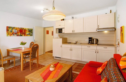 Norddeich Apartment | Apartment 'Ferienwohnung 47 Haus Seestern' with Private Terrace and Wi-Fi
