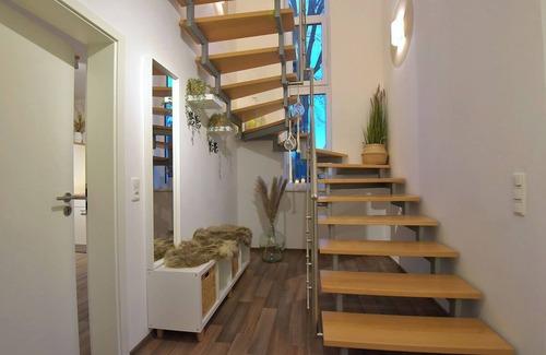 Oberlind Apartment | Apartment 'Ferienwohnung Sonneberg' with Private Terrace and Wi-Fi