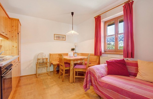 Eschlkam Apartment | Apartment 'Ferienwohnung 4' with Shared Garden, Balcony and Wi-Fi