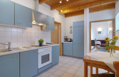 Petershausen-Ost Apartment | Apartment 'Ferienwohnung Links' with Balcony and Wi-Fi