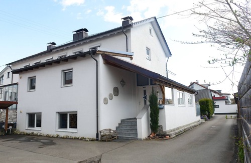Unterpfingstweid Apartment | Apartment 'Ferienwohnung Malou' with Wi-Fi
