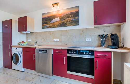 Edling Apartment | Apartment 'Ferienwohnung Mit Bergblick' with Mountain View, Private Terrace and Wi-Fi
