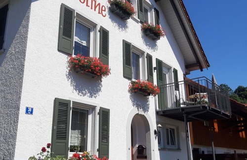 Wasserburg Apartment | Apartment 'Fewo 1 - Elstar' with Shared Garden, Balcony and Wi-Fi