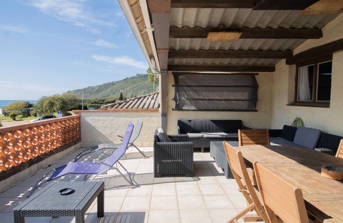 Residences du Golfe de Lava Apartment | Apartment 'Figuera T4 Grande Terrasse Vue Mer' with Sea View, Wi-Fi and Air Conditioning