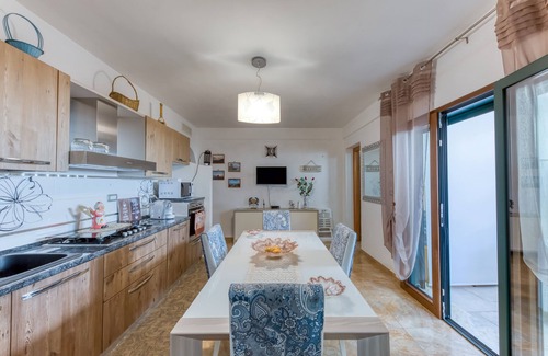 Torre Vado Apartment | Apartment 'Filomena 2' with Private Terrace and Air Conditioning