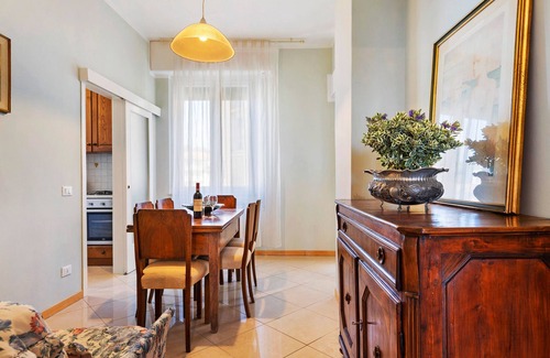 Careggi Rifredi Apartment | Apartment 'Firenze Blu' with Balcony, Wi-Fi and Air Conditioning