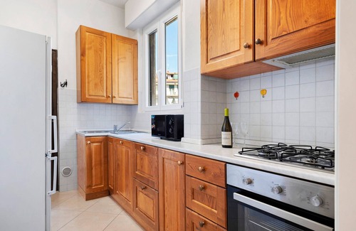 Careggi Rifredi Apartment | Apartment 'Firenze Blu' with Balcony, Wi-Fi and Air Conditioning