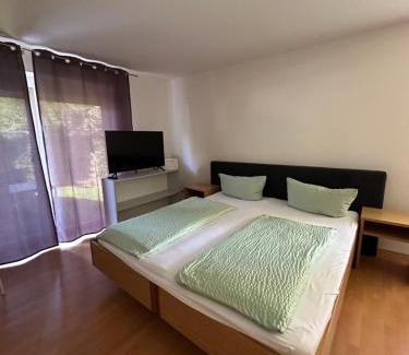 Rust Apartment | Apartment FIVE - EP Ticket Garantie