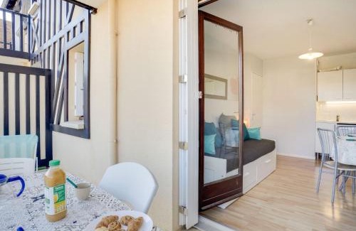 Cabourg Apartment | Apartment Fleur Marine-9 by Interhome