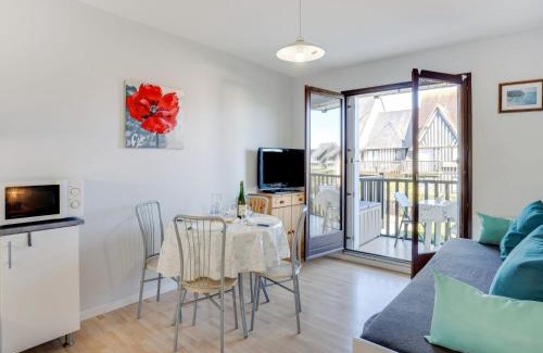 Cabourg Apartment | Apartment Fleur Marine-9 by Interhome