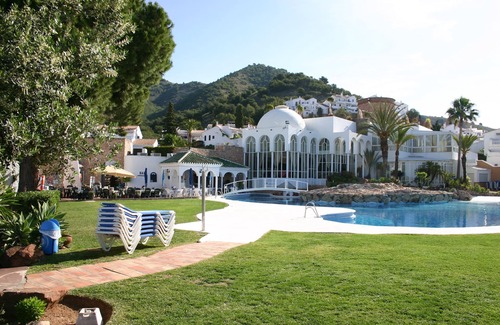 Nerja Apartment | Apartment for 2-3 people with very bright wifi, surrounded by mountains