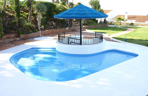 Nerja Apartment | Apartment for 2-3 people with very bright wifi, surrounded by mountains