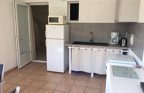 Favone Apartment | Apartment for 4 people, 1st floor, without sea view, direct access to the beach