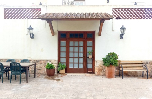 Altafulla Apartment | Apartment for 4 in villa, satellite TV, garden, pool, 10 min. walk to the beach