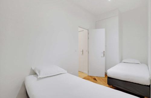 Centre Apartment | Apartment for 4 person in Nanterre