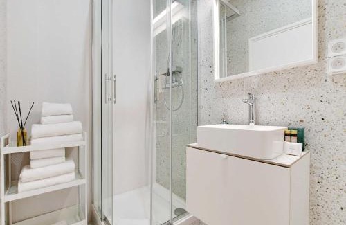 Centre Apartment | Apartment for 4 person in Nanterre