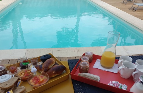Carcassonne Apartment | Apartment for 6 people, private Nordic bath, swimming pool 3 minutes from the medieval city.