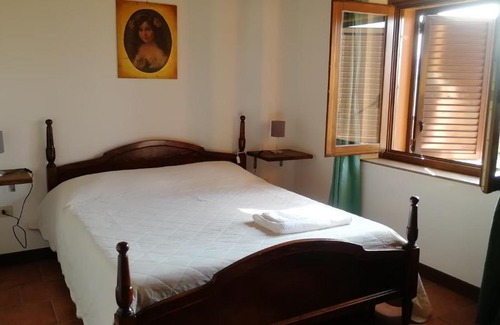 Treia House | apartment for 6 people in Villa Luzi farmhouse