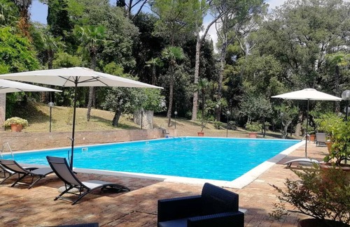 Treia House | apartment for 6 people in Villa Luzi farmhouse