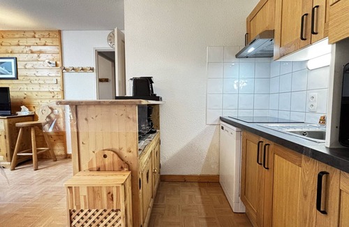 Flumet Apartment | Apartment for 6 with pool and private parking