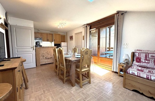 Flumet Apartment | Apartment for 6 with pool and private parking