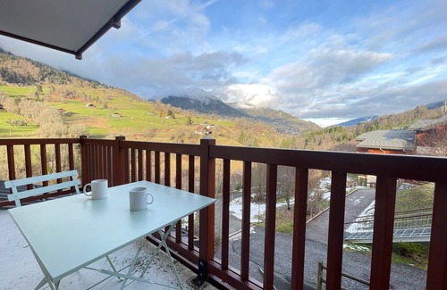 Flumet Apartment | Apartment for 6 with pool at the foot of the slopes