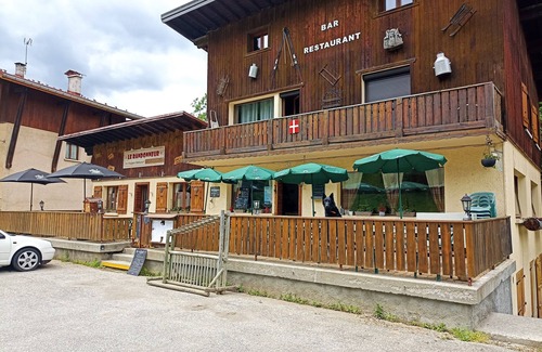 Flumet Apartment | Apartment for 8/10 people facing the slope