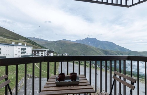 Pla d'Adet Apartment | Apartment for 6 near ski slopes with balcony, pets allowed in Saint-Lary-Soulan