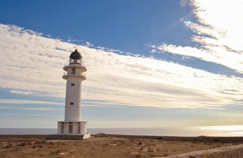 Es Pujols Apartment | Apartment 'Formentera Suite 7' with Balcony, Wi-Fi and Air Conditioning