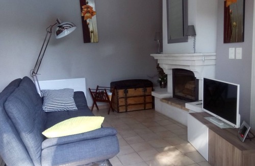 Entraigues-sur-la-Sorgue Apartment | Apartment